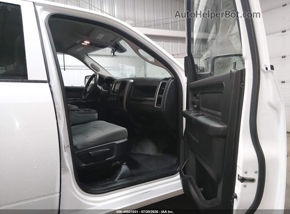 1C6RR7KG4JS294225 2018 RAM 1500 White Widok wnętrza z przodu