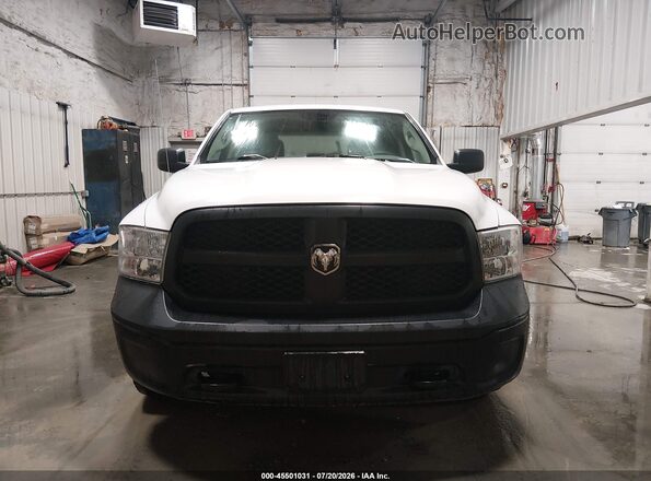 1C6RR7KG4JS294225 2018 RAM 1500 White Widok wnętrza z tyłu