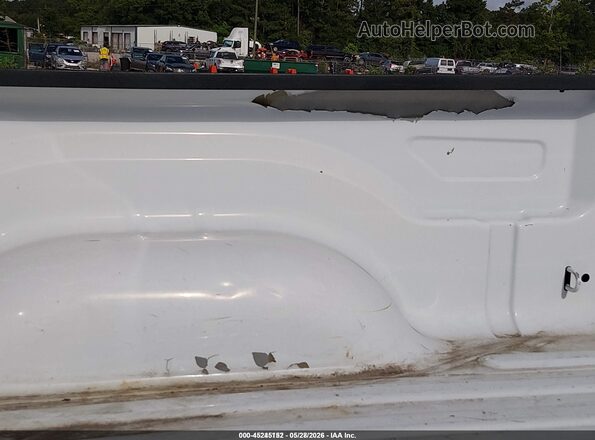 1C6RR7KG4JS306745 2018 RAM 1500 White Instrument cluster view