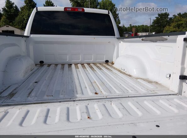 1C6RR7KG4JS306745 2018 RAM 1500 White Front view