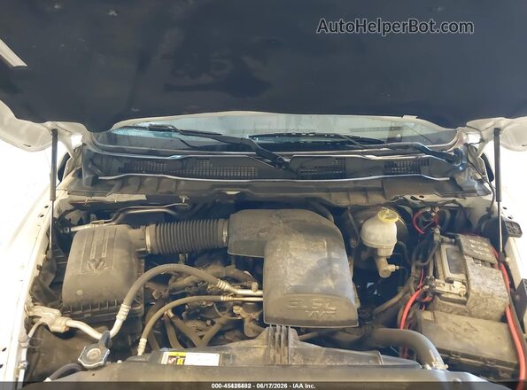 1C6RR7KG4JS318989 2018 RAM 1500 White Vista trasera