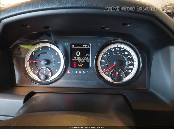 1C6RR7KG4JS318989 2018 RAM 1500 White Vista de los asientos traseros