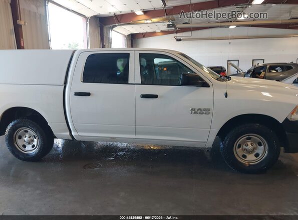 1C6RR7KG4JS318989 2018 RAM 1500 White Vista interior trasera