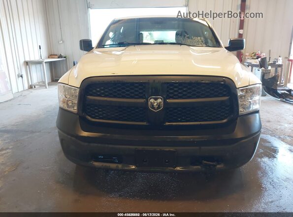 1C6RR7KG4JS318989 2018 RAM 1500 White Vista del cuadro de instrumentos