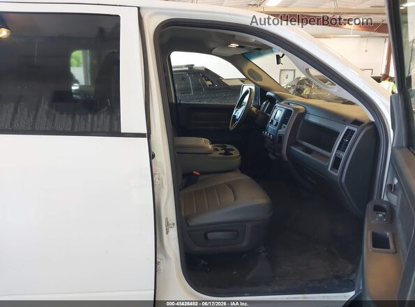 1C6RR7KG4JS318989 2018 RAM 1500 White Vista interior delantera