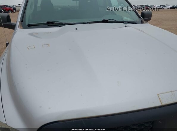 1C6RR7KG5GS348978 2016 RAM 1500 Silver 360 interior view