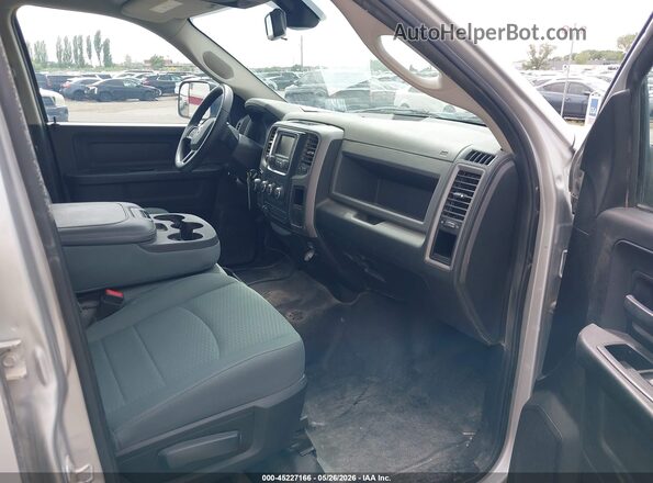 1C6RR7KG5GS348995 2016 RAM 1500 Gray Widok wnętrza z przodu