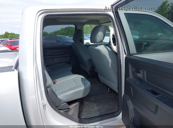 1C6RR7KG5JS106148 2018 RAM 1500 Silver Widok naklejki z numerem VIN