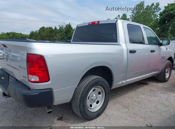 1C6RR7KG5JS106148 2018 RAM 1500 Silver Widok zestawu wskaźników