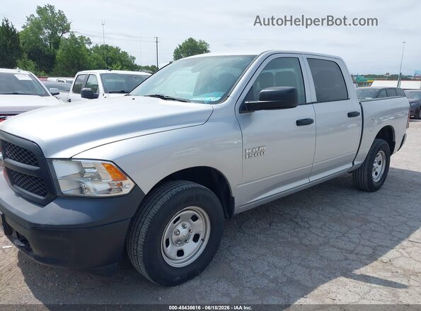1C6RR7KG5JS106148 2018 RAM 1500 Silver Widok wnętrza z tyłu