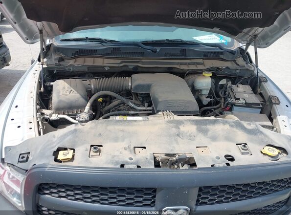 1C6RR7KG5JS106148 2018 RAM 1500 Silver Widok z tyłu