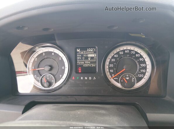 1C6RR7KG6JS315852 2018 RAM 1500 Белый Вид задних сидений