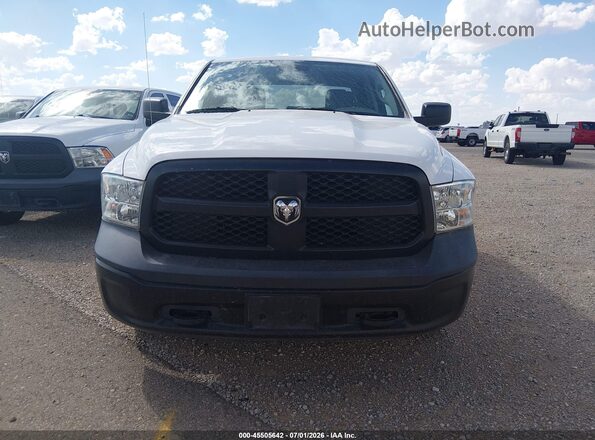 1C6RR7KG6JS315852 2018 RAM 1500 Белый Вид щитка приборов