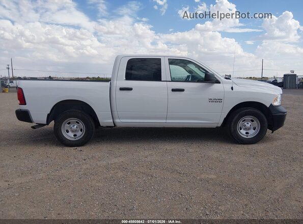1C6RR7KG6JS315852 2018 RAM 1500 Белый Вид задней части салона