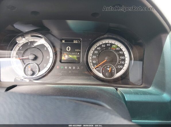 1C6RR7KG7HS834032 2017 RAM 1500 Синий Вид задних сидений
