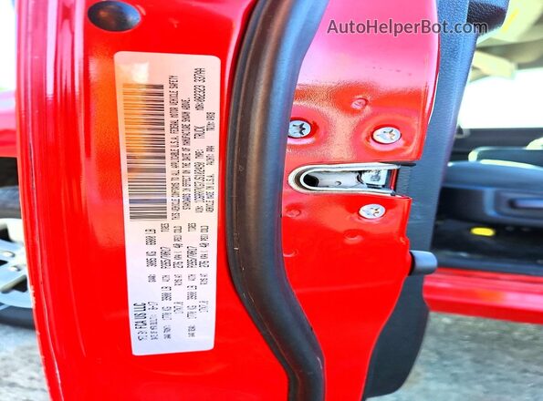 1C6RR7KG7JS102490 2018 RAM 1500 Red ძრავის განყოფილების ხედი