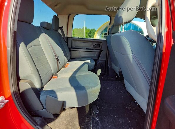 1C6RR7KG7JS102490 2018 RAM 1500 Red უკანა სავარძლების ხედი