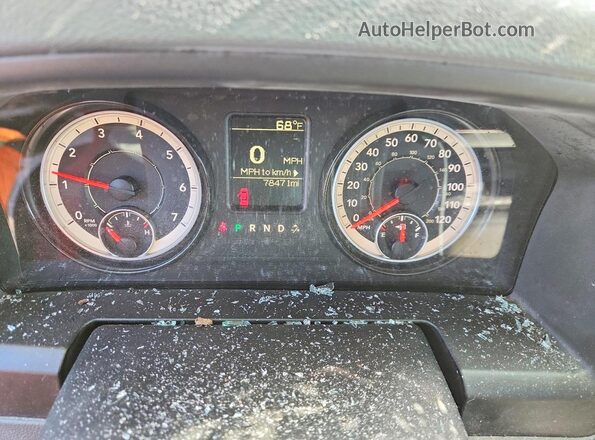 1C6RR7KG7JS102490 2018 RAM 1500 Red ხელსაწყოთა პანელის ხედი