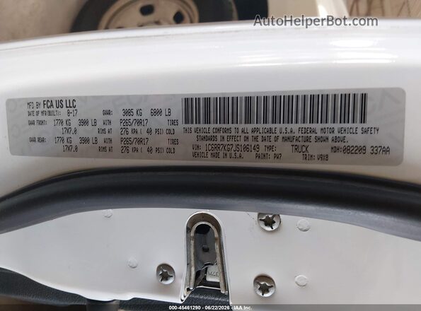 1C6RR7KG7JS106149 2018 RAM 1500 White Widok komory silnika