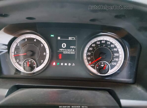 1C6RR7KG7JS106149 2018 RAM 1500 White Widok tylnych siedzeń