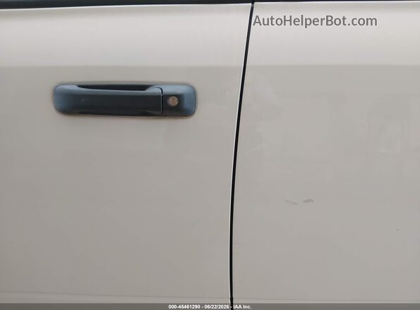 1C6RR7KG7JS106149 2018 RAM 1500 White Widok wnętrza z tyłu