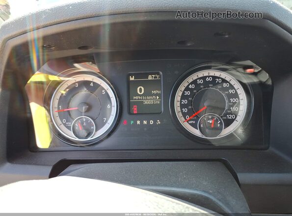 1C6RR7KG7JS306755 2018 RAM 1500 Black Вид задніх сидінь