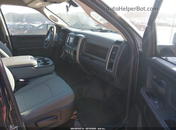 1C6RR7KG7JS319084 2018 RAM 1500 Dark Blue Vista interior delantera