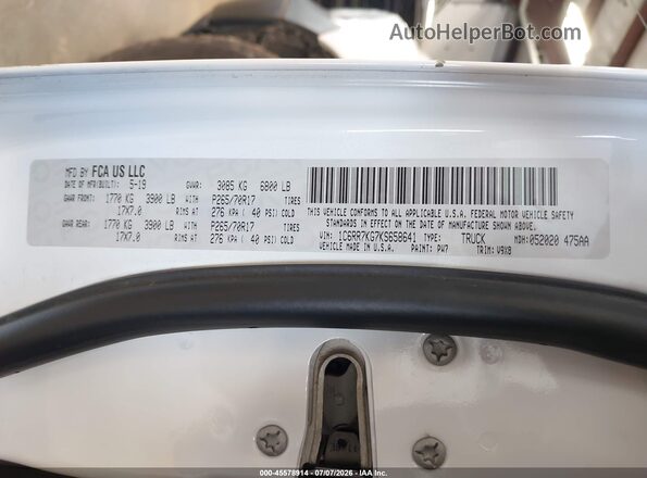 1C6RR7KG7KS658641 2019 RAM 1500 CLASSIC Белый Вид подкапотного пространства
