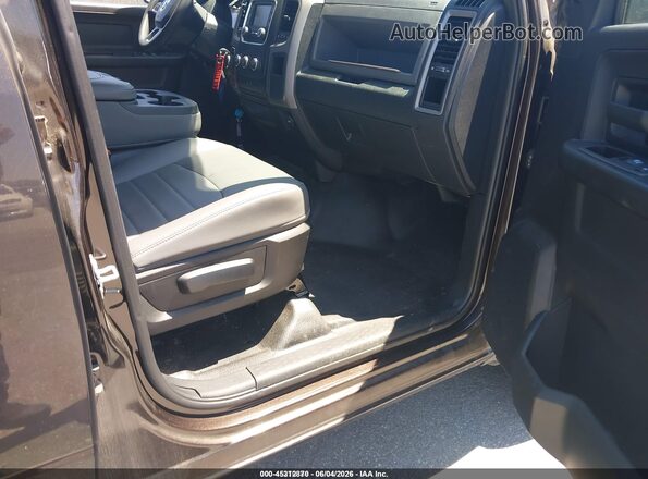 1C6RR7KG8HS770132 2017 RAM 1500 Black Front interior view