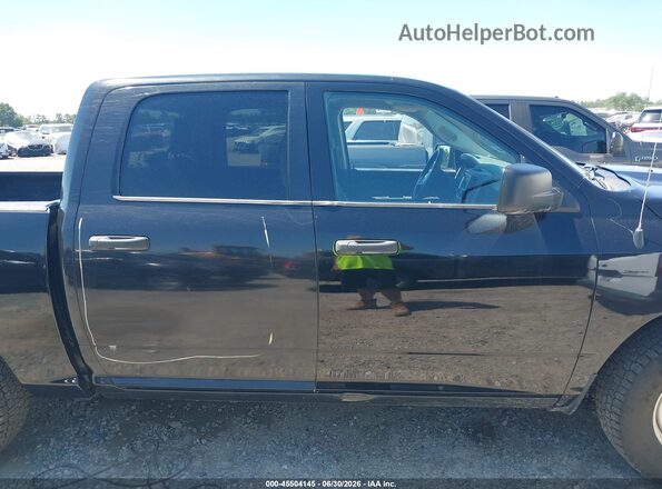1C6RR7KG8JS306747 2018 RAM 1500 Black Rear interior view