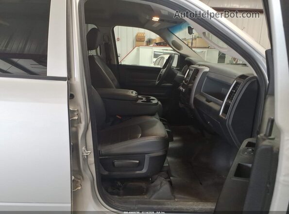 1C6RR7KG8JS306750 2018 RAM 1500 White Вид салону спереду
