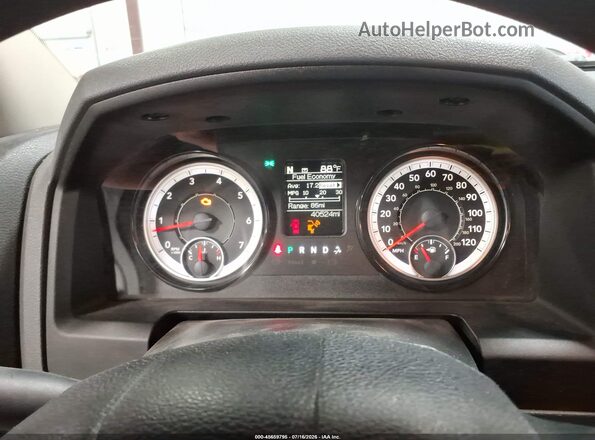 1C6RR7KG8JS306750 2018 RAM 1500 White Вид задніх сидінь