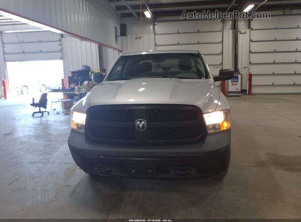 1C6RR7KG8JS306750 2018 RAM 1500 White Вид щитка приладів