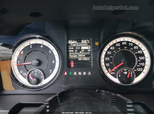 1C6RR7KG8JS306814 2018 RAM 1500 Серый Вид задних сидений