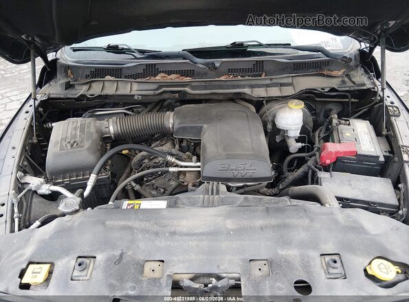 1C6RR7KG8JS306814 2018 RAM 1500 Серый Вид сзади