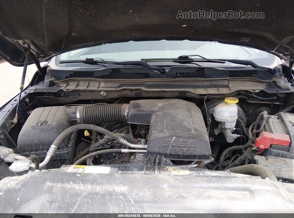 1C6RR7KG8JS315867 2018 RAM 1500 Gray Vista trasera