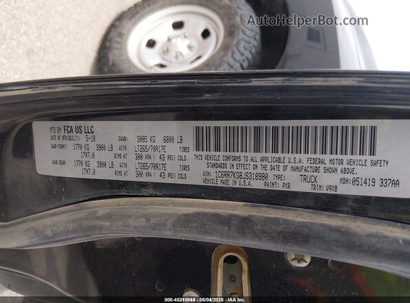 1C6RR7KG8JS318980 2018 RAM 1500 Black Vista del compartimento del motor