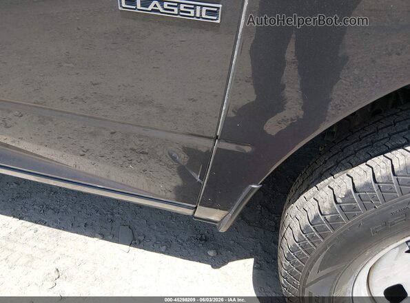 1C6RR7KG8KS660396 2019 RAM 1500 CLASSIC Gray Widok z przodu