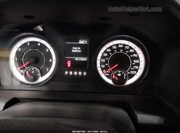 1C6RR7KG9GS108932 2016 RAM 1500 Серебряный Вид задних сидений