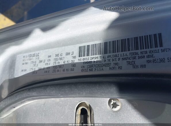 1C6RR7KG9GS348997 2016 RAM 1500 Silver Widok komory silnika