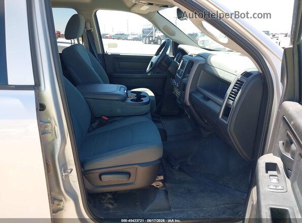 1C6RR7KG9GS362530 2016 RAM 1500 Silver Front interior view