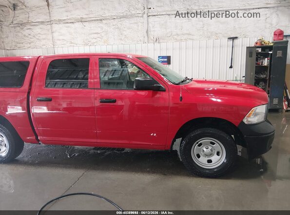 1C6RR7KG9JS293121 2018 RAM 1500 Red Rear interior view