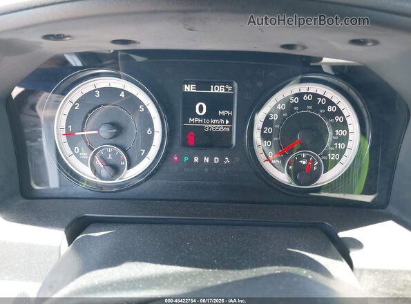1C6RR7KG9JS306580 2018 RAM 1500 Silver უკანა სავარძლების ხედი