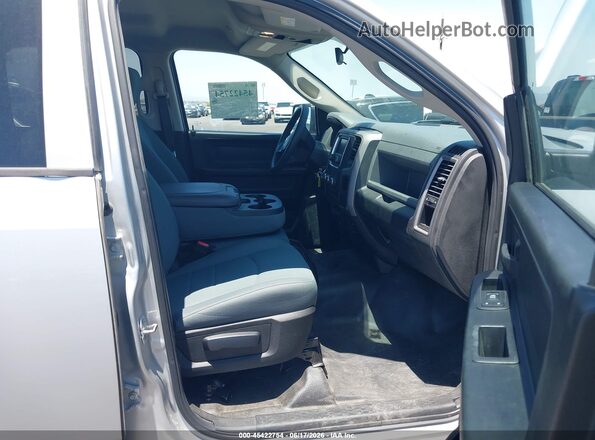 1C6RR7KG9JS306580 2018 RAM 1500 Silver წინა სალონის ხედი