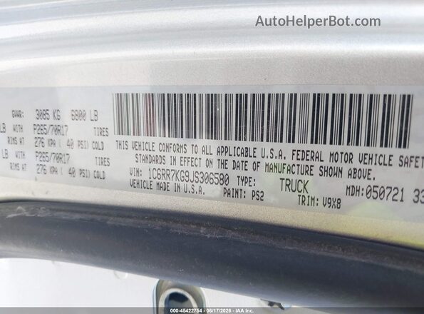 1C6RR7KG9JS306580 2018 RAM 1500 Silver ძრავის განყოფილების ხედი