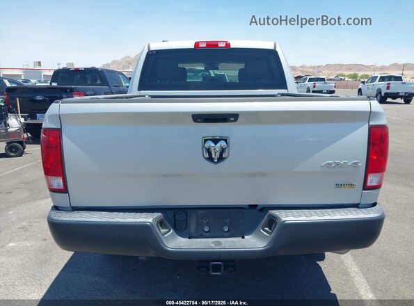 1C6RR7KG9JS306580 2018 RAM 1500 Silver სალონის 360-გრადუსიანი ხედი