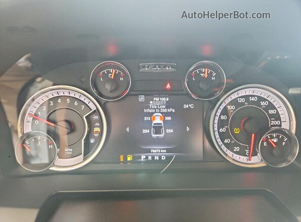 1C6RR7KG9MS518805 2021 RAM 1500 White Vista del cuadro de instrumentos