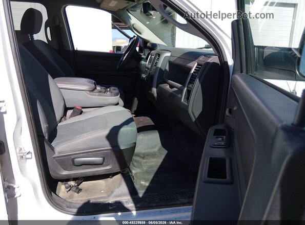1C6RR7KGXGS353867 2016 RAM 1500 White Front interior view