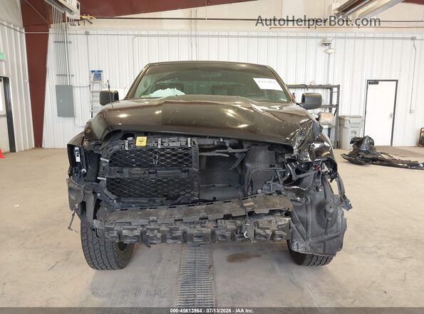 1C6RR7KGXJS230996 2018 RAM 1500 Black Սալոնի հետևի տեսք