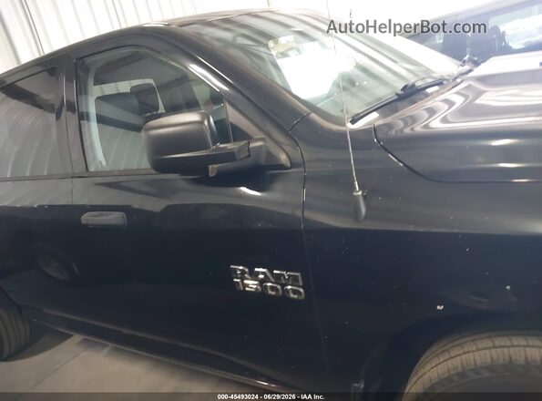1C6RR7KGXJS306748 2018 RAM 1500 Black Rear interior view